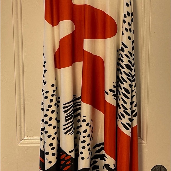 Soft polyester jumpsuit with side pockets, relaxed fit. New - Picture 2 of 6